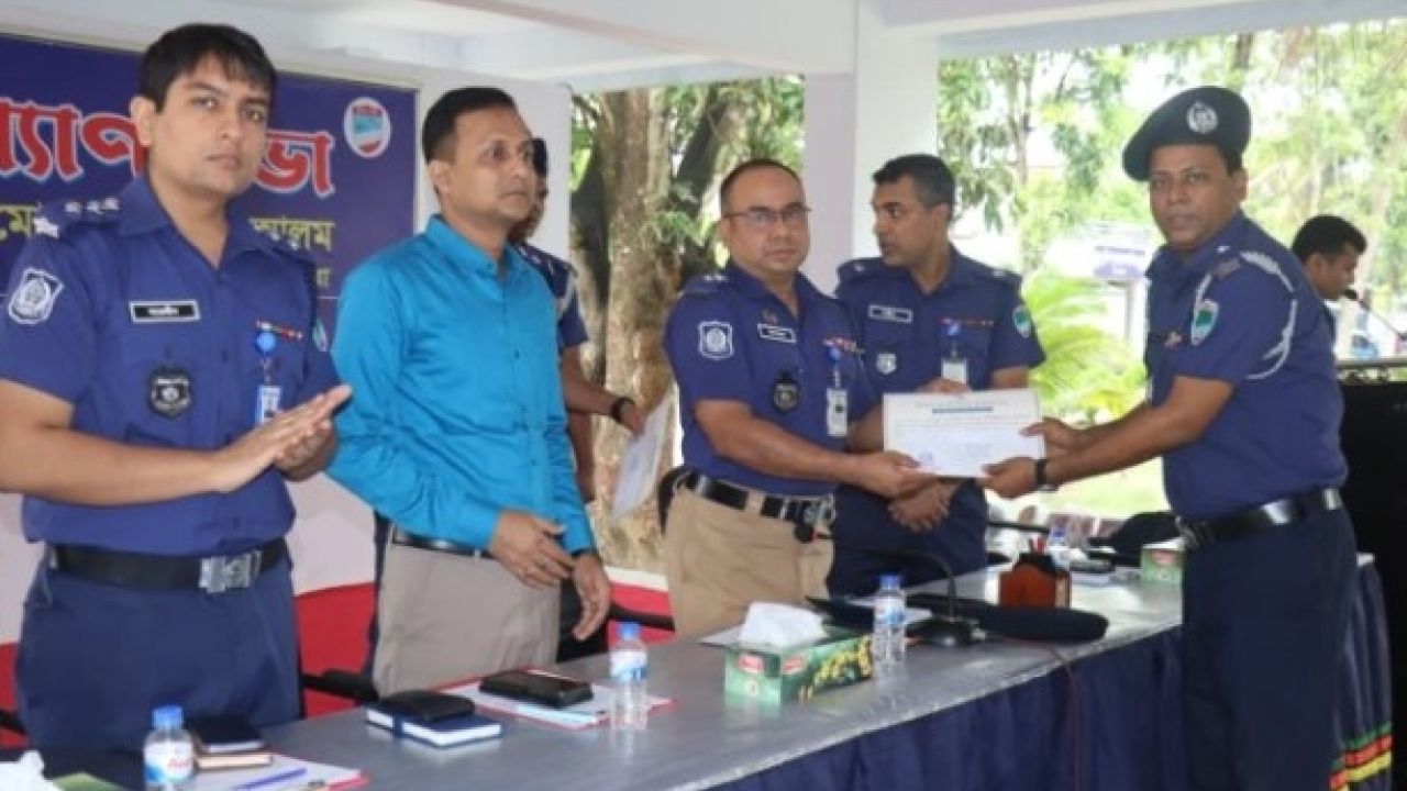 সাতক্ষীরা জেলার শ্রেষ্ঠ অফিসার নির্বাচিত হয়েছেন শ্যামনগর থানার ওসি  শাফিউল পাঠোয়ারী