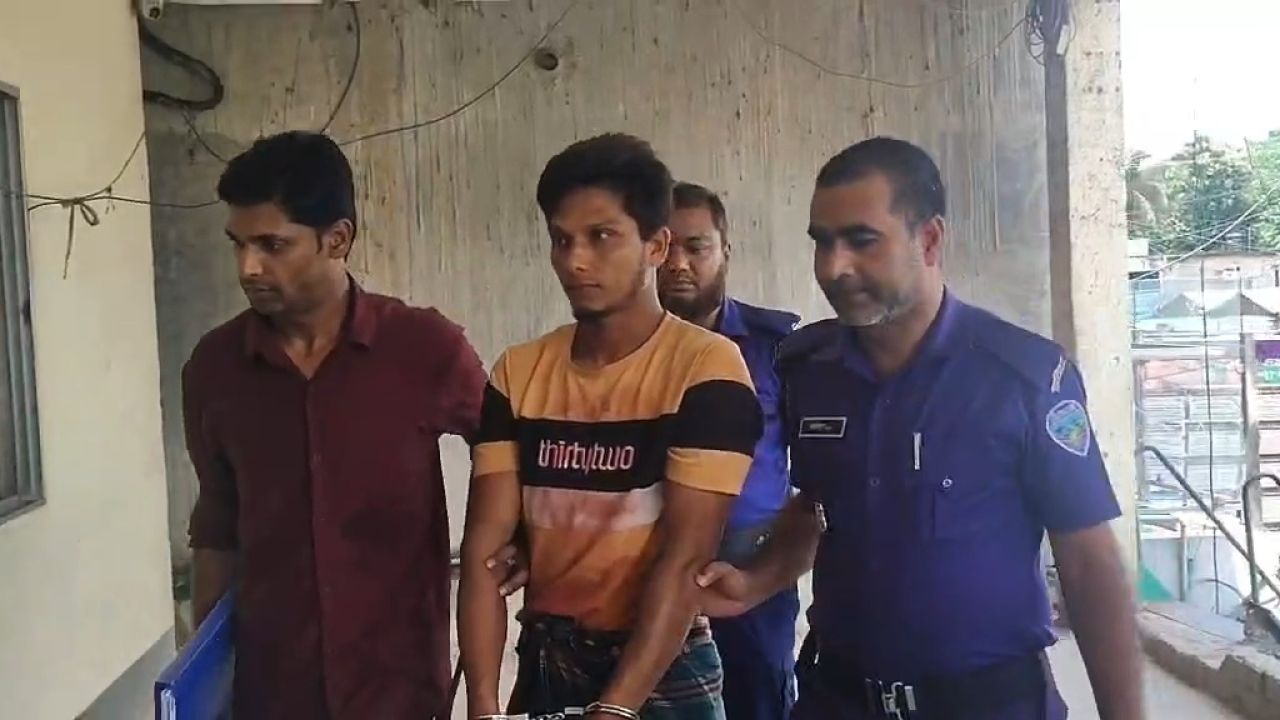 চট্টগ্রামের  দোহাজারীতে কোদালের আঘাতে স্ত্রীর মৃত্যু