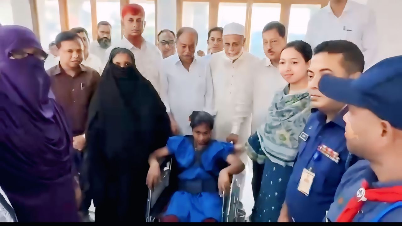 কটিয়াদিতে প্রতিবন্ধী শিশু শিক্ষার্থীদের মাঝে সহায়তা উপকরণ  বিতরণ