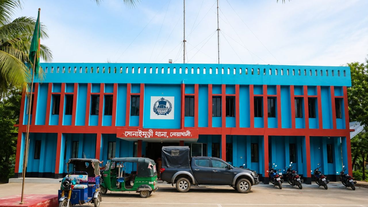 ঘরে ঢুকে ঘুমন্ত ব্যক্তিকে জবাইয়ের চেষ্টা