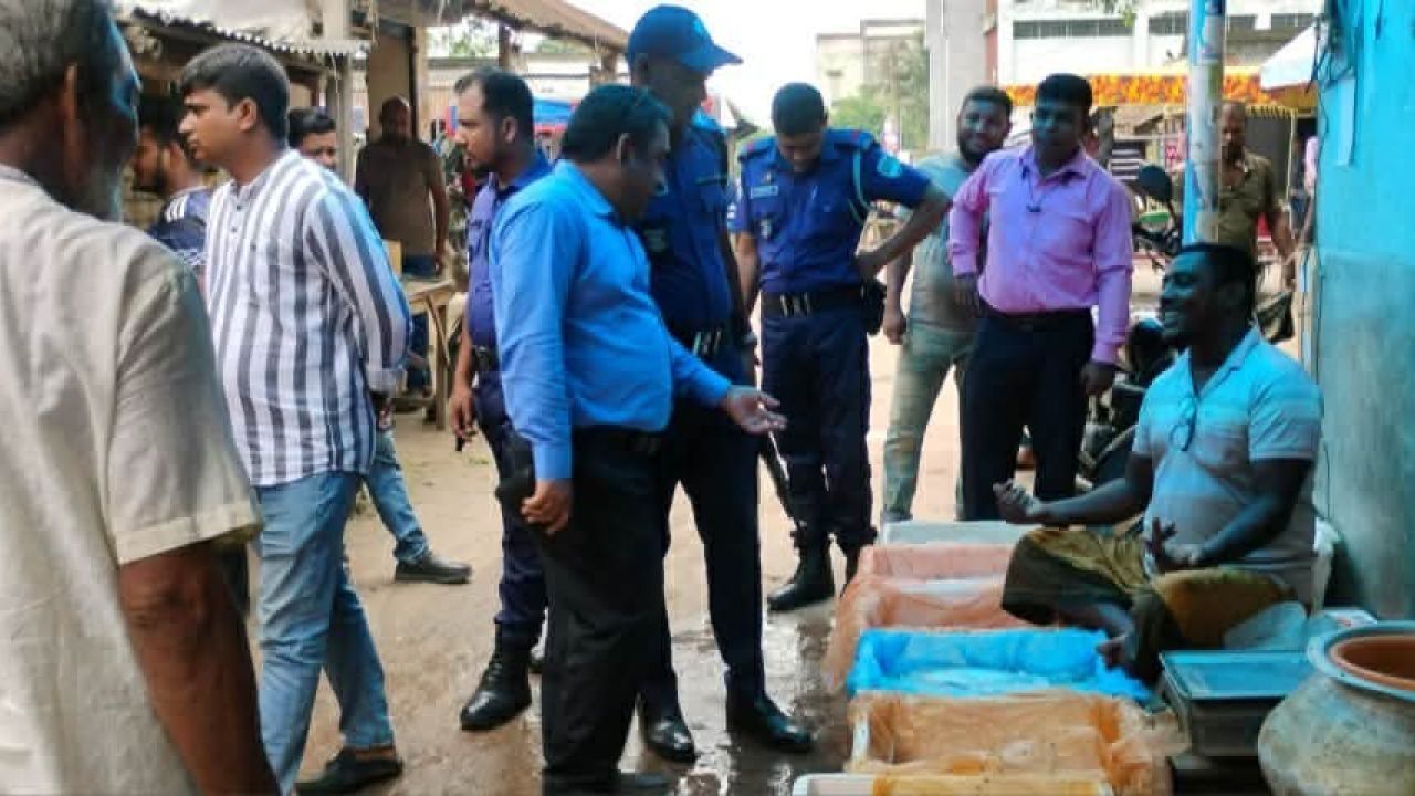 দামুড়হুদায় ভোক্তা-অধিকারের অভিযানে ২৫ হাজার টাকা জরিমানা