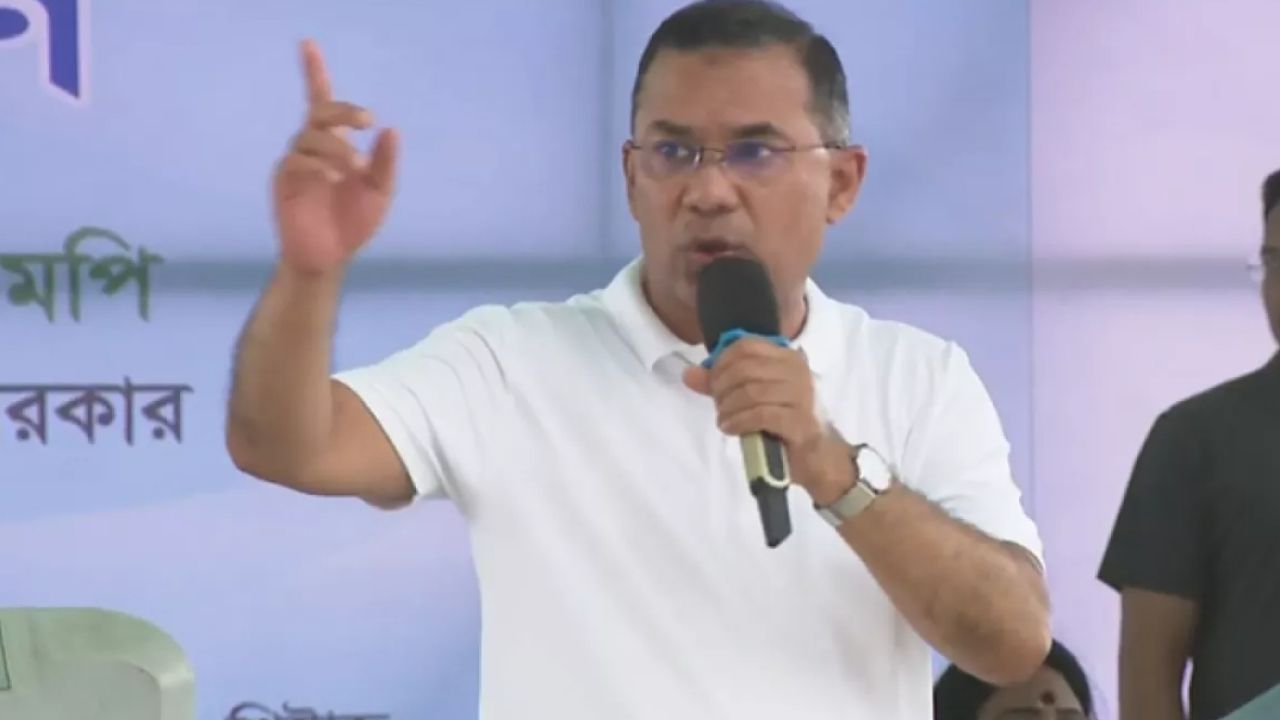 পাকুন্দিয়ায় নারীর আলোর মিছিল ও ব্রহ্মপুত্রের জলে রূপালী স্বপ্ন