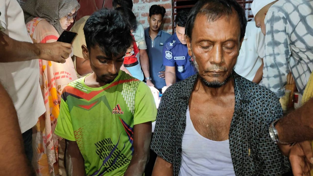 ঘোড়াঘাটে ১,১৩৭ পিস ইয়াবাসহ ২ মাদক ব্যবসায়ী গ্রেপ্তার