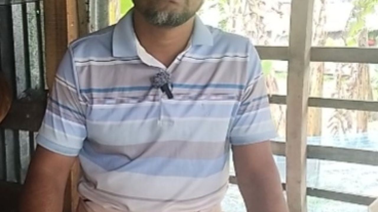 আদালতের আদেশ অমান্য করে জমি আবাদ :  ইউপি সদস্য শহিদুল প্যাদাকে অবরুদ্ধ।