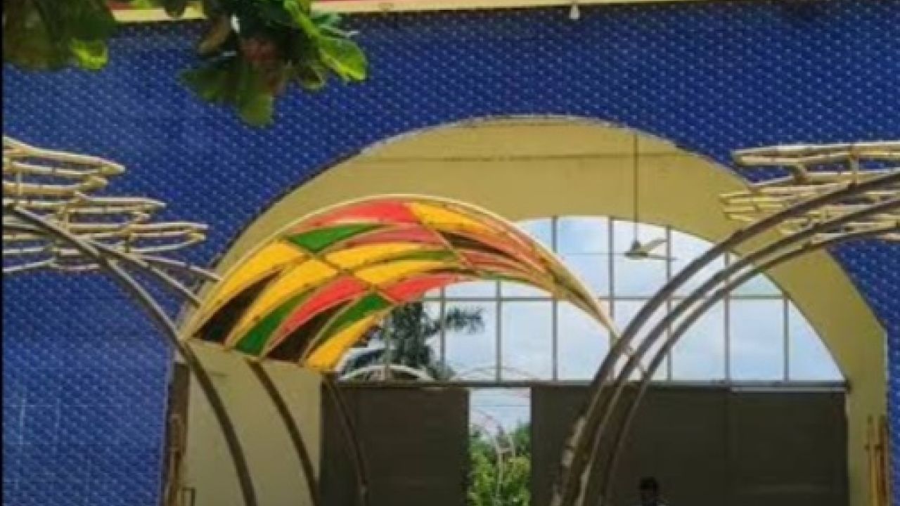 বিরামপুরে অ্যাকুয়া থীম পার্কে অভিযান, অসামাজিক কার্যকলাপের আলামত পাওয়ায় ৮ টি রুম ছিলগালা করেন। 