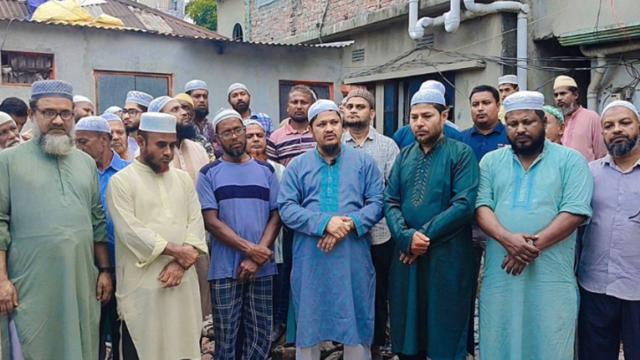 বন্দরে অগ্নিকাণ্ডে ক্ষতিগ্রস্ত পরিবারের পাশে জামায়াত আমীর আবদুল জব্বার