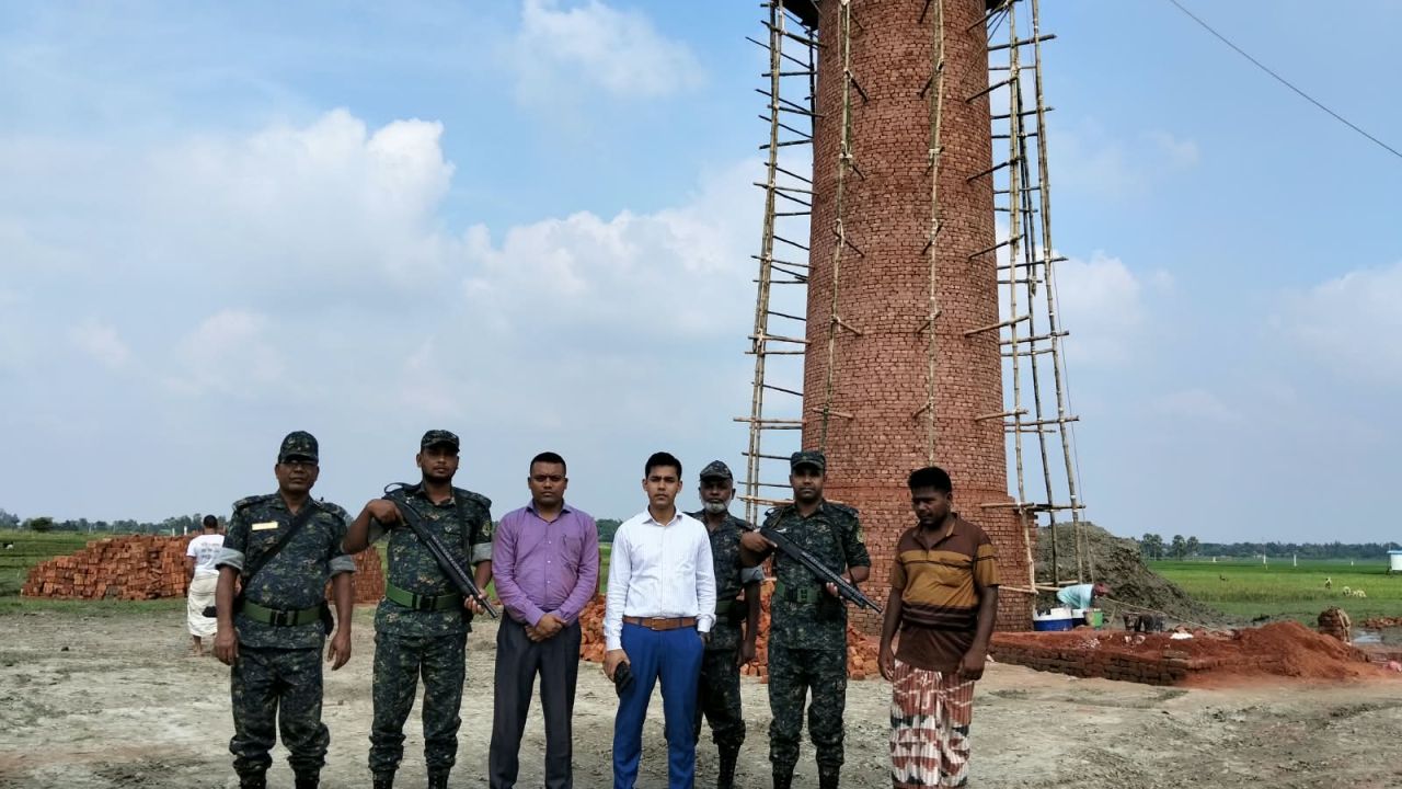 সাপাহারে কৃষিজমিতে অবৈধ ইটভাটা স্থাপন, মোবাইল কোর্টে লাখ টাকা জরিমানা
