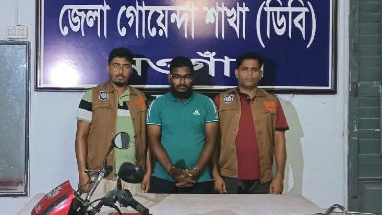 পুলিশ সুপারের নির্দেশে ডিবির অভিযানে কলেজছাত্রীকে হয়রানির অভিযোগে যুবক গ্রেফতার