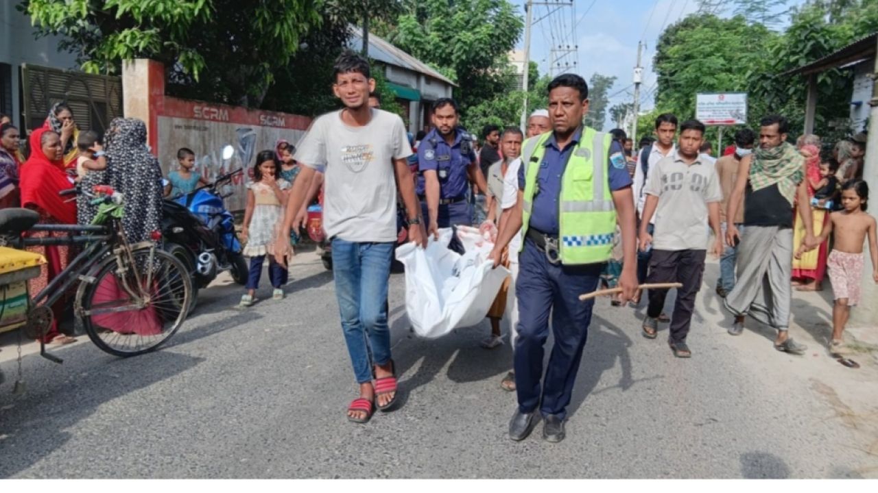 উল্লাপাড়ায় ট্রাকের চাকায় পিষ্ট হয়ে এক সহকারী শিক্ষক নিহত