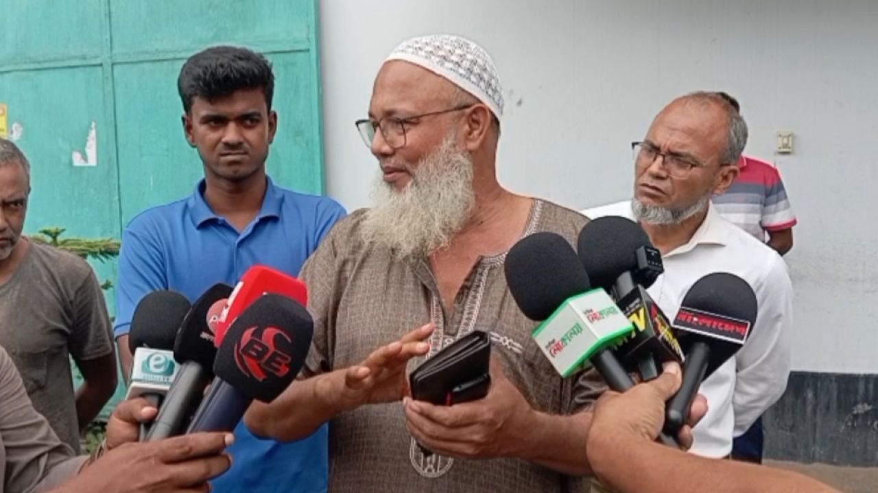 নওগাঁয় মোড়ক ছাড়াই তেল বিক্রি, দুই অয়েল মিলে ৩০ হাজার টাকা জরিমানা