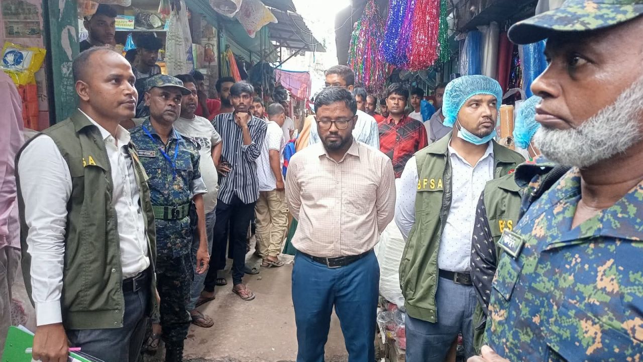 নওগাঁয় নিরাপদ খাদ্য আইনে ১ লাখ ৩০ হাজার টাকা জরিমানা