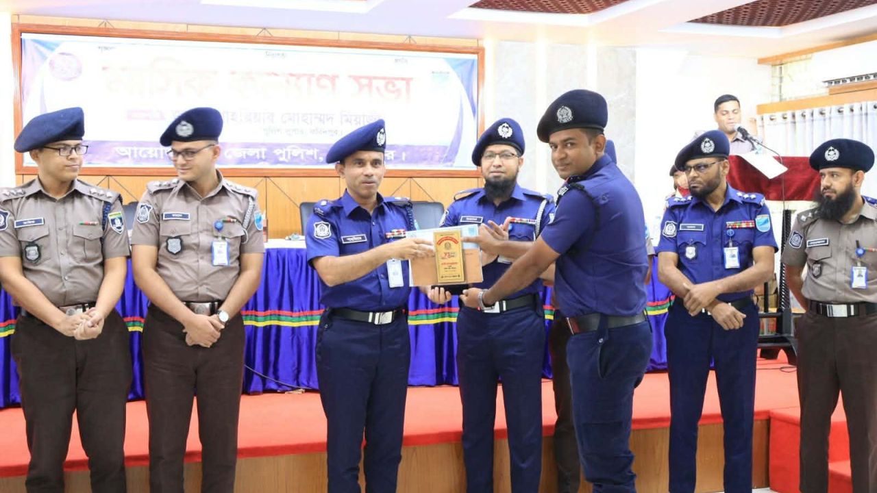 এক মাসে ৭৫ মামলা, ফরিদপুর জেলার শ্রেষ্ঠ ট্রাফিক সার্জেন্ট কাজী আসাদুজ্জামান