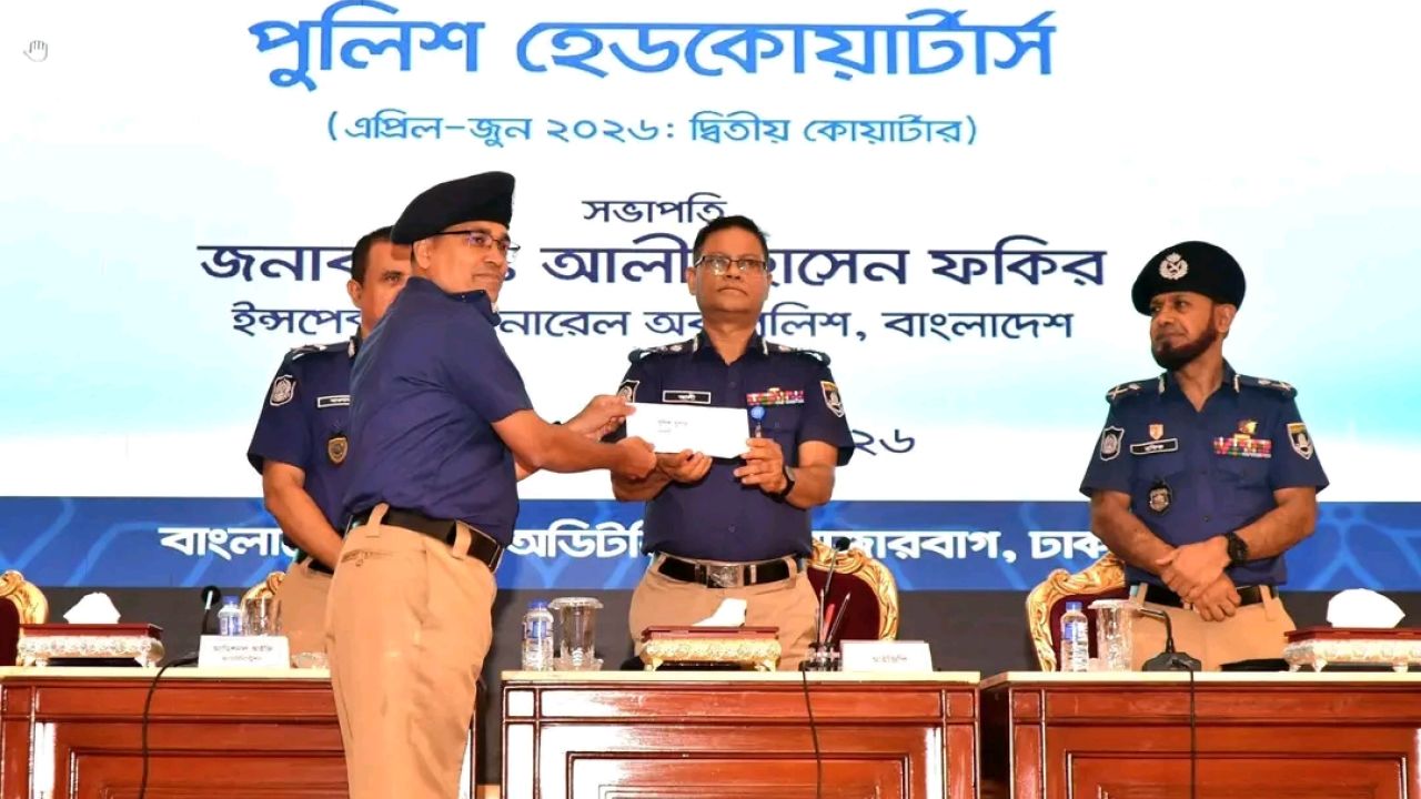 আন্তঃজেলা সাইকো সিরিয়াল অপরাধী ও কিলার গোলাম মোর্শেদ গ্রেপ্তার: নওগাঁর পুলিশ সুপারকে আইজিপির বিশেষ পুরস্কার