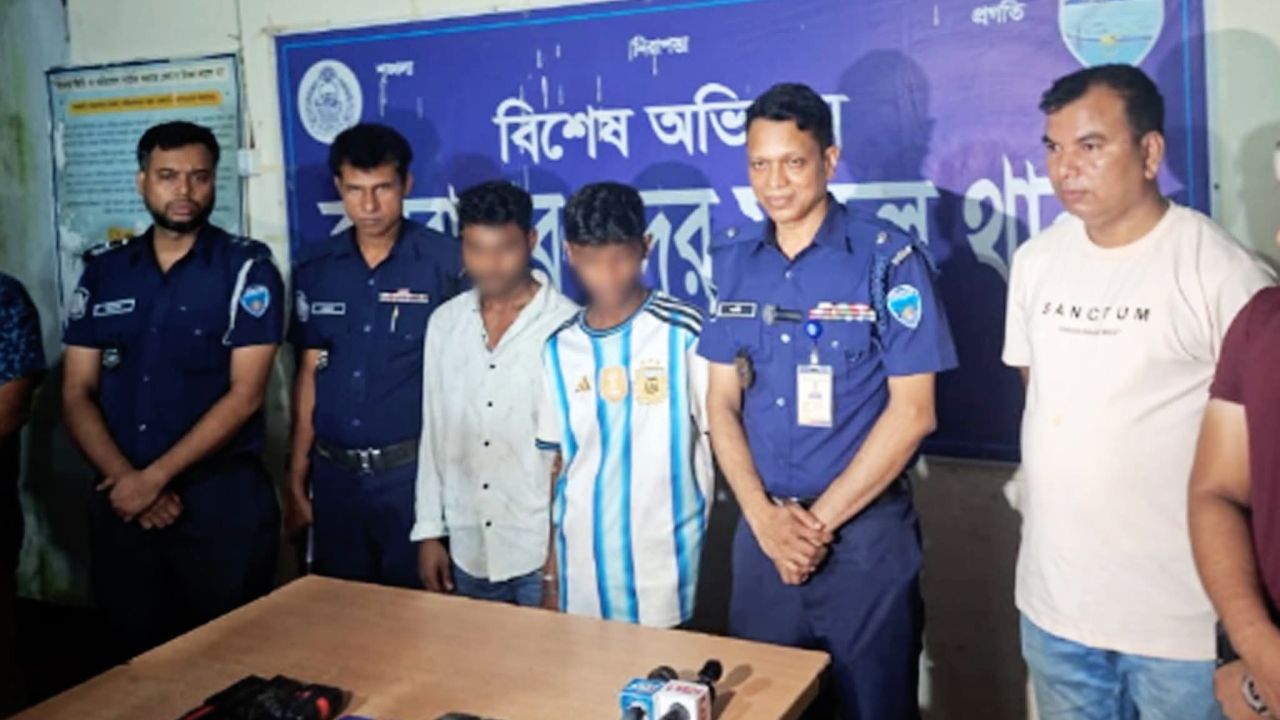 কক্সবাজার সদর মডেল  থানা পুলিশের অভিযানে ২৪,০০০ পিস ইয়াবা উদ্ধার, আটক-২