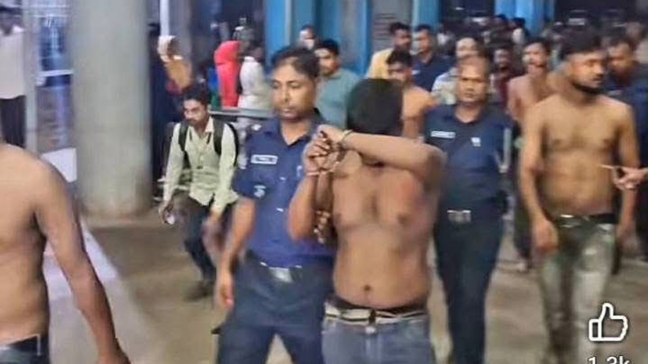 বগুড়ায় রোগীর মৃত্যু ঘিরে শজিমেকে স্বজন-ইন্টার্ন চিকিৎসক সংঘর্ষ আহত ১২; কর্মবিরতি শুরু