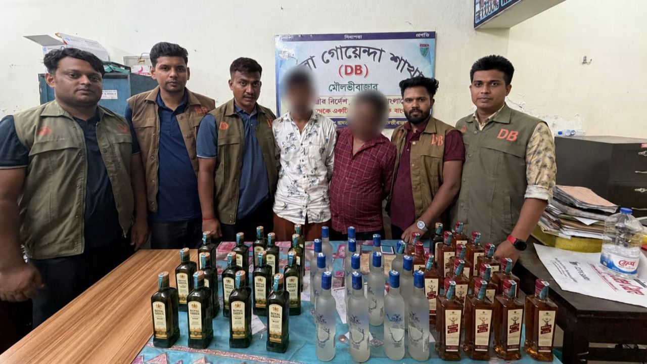 ৪৫ বোতল বিদেশি মদসহ দুই যুবক গ্রেপ্তার 
