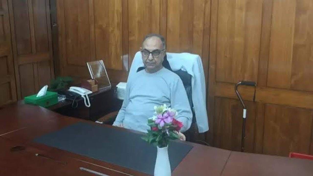সংসদে নিজ দপ্তরে কাজ শুরু করলেন প্রধানমন্ত্রীর উপদেষ্টা মির্জা আব্বাস