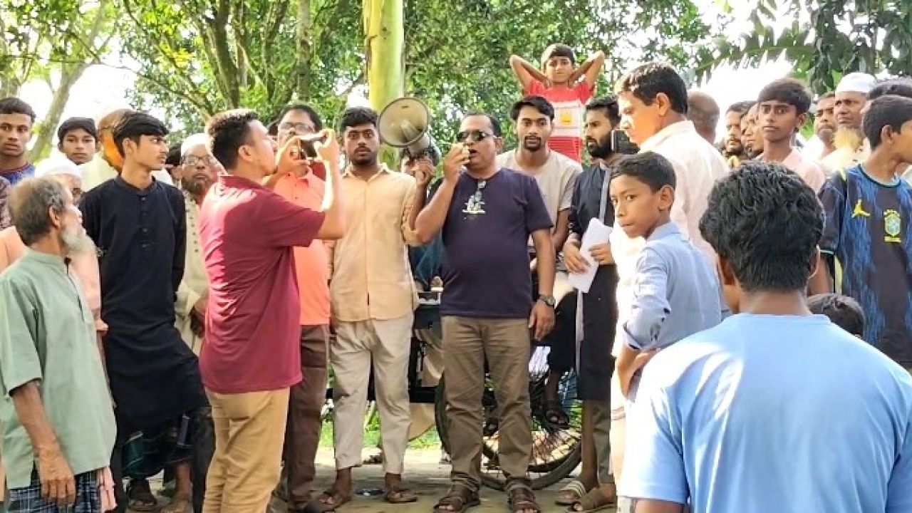 ব্রহ্মপুত্রে ব্রিজের দাবি: কটিয়াদী-মনোহরদী সীমানায় গণস্বাক্ষর কর্মসূচি