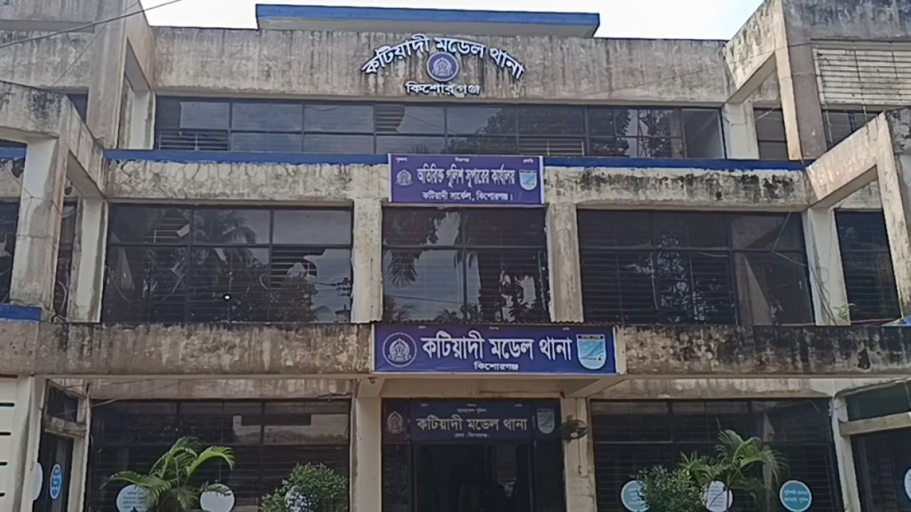 কটিয়াদীতে বিদ্যুৎস্পৃষ্টে কিশোরীর মৃত্যু,বাঁচাতে গিয়ে মা-দাদি আহত