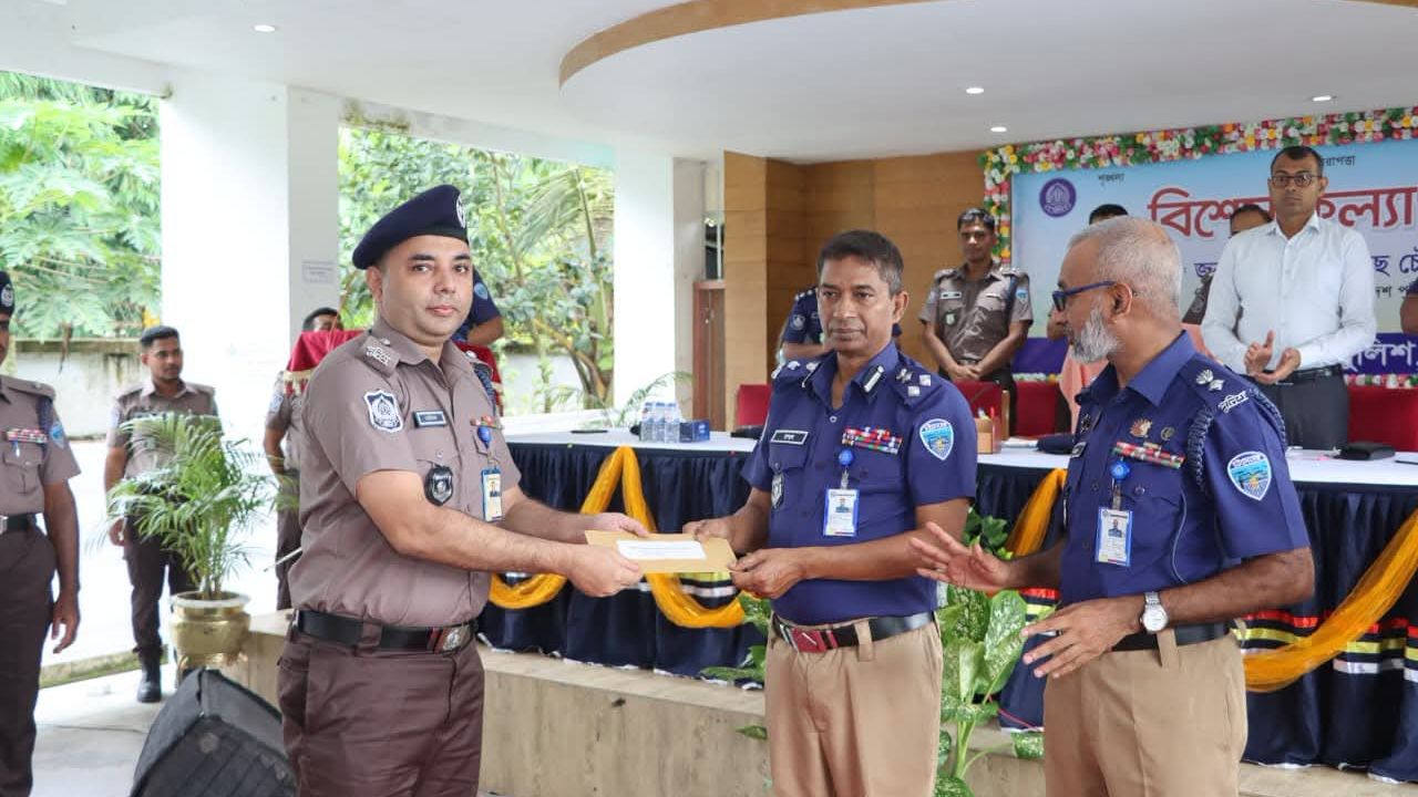 মাদকের বিরুদ্ধে জিরো টলারেন্স নীতি ও কাঙ্ক্ষিত পুলিশি সেবা নিশ্চিত করুন- ডিআইজি চট্টগ্রাম