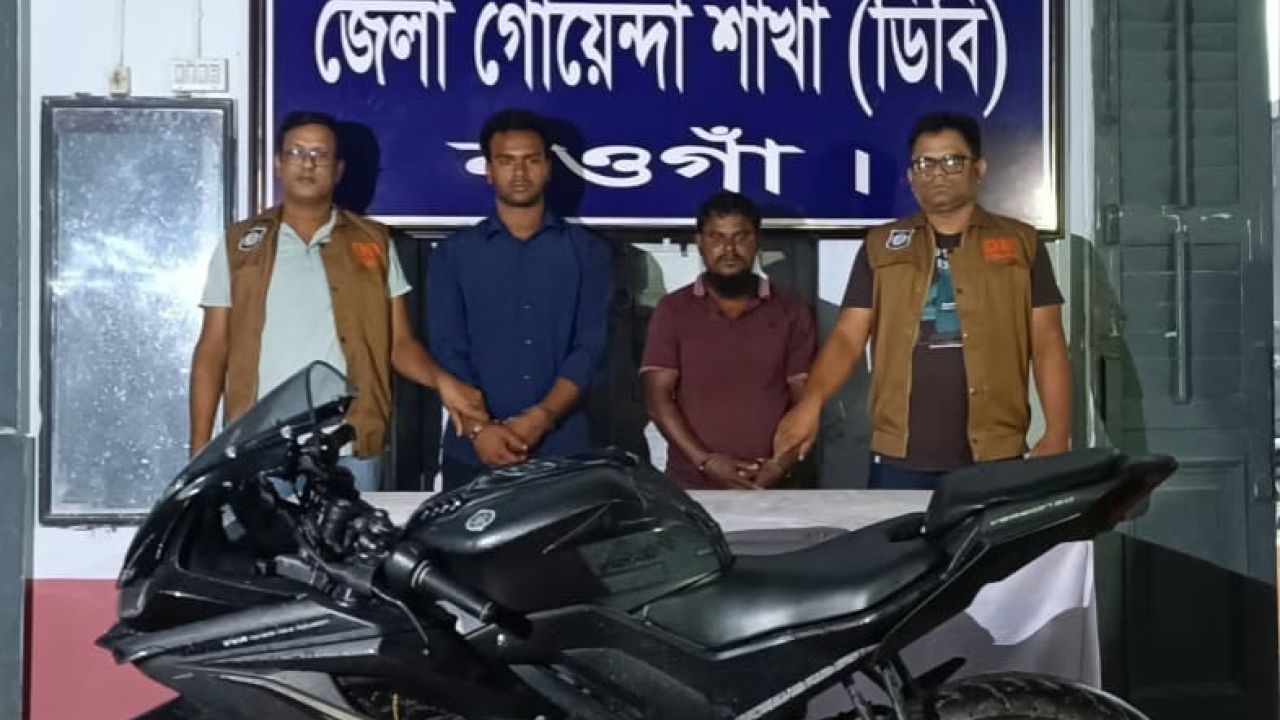 বদলগাছি থেকে চুরি হওয়া ইয়ামাহা R15 উদ্ধার, চোর চক্রের দুই সদস্য গ্রেফতার