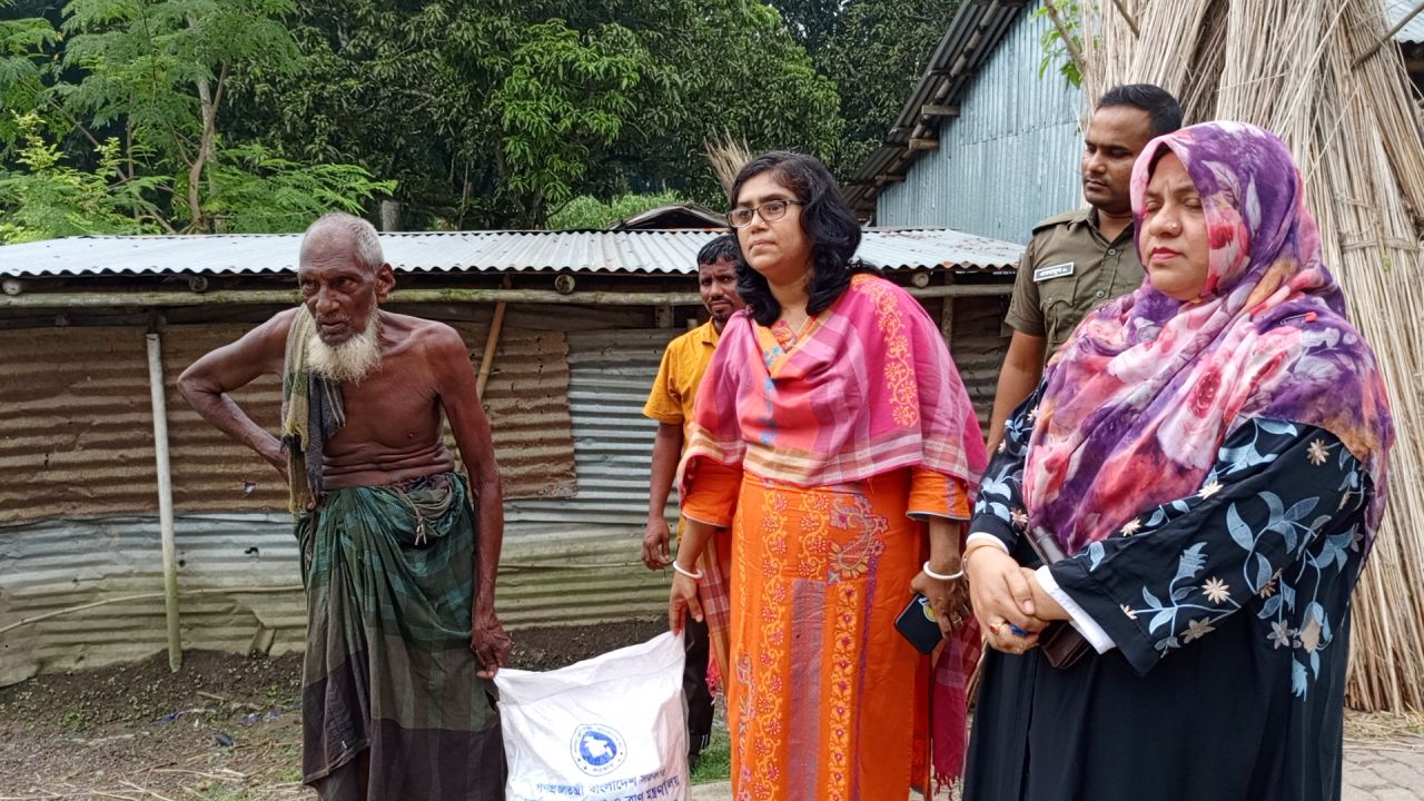 শতবর্ষ পেরিয়েও থামেনি সংগ্রাম—সাইকেলই আব্দুল বারীর জীবনের চাকা