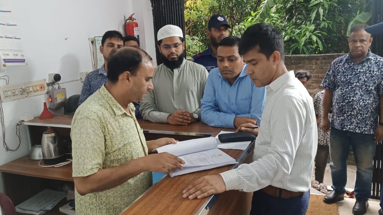 নওগাঁয় চিকিৎসা বর্জ্য ব্যবস্থাপনায় অনিয়ম, দুই ক্লিনিককে ১০ হাজার টাকা জরিমানা