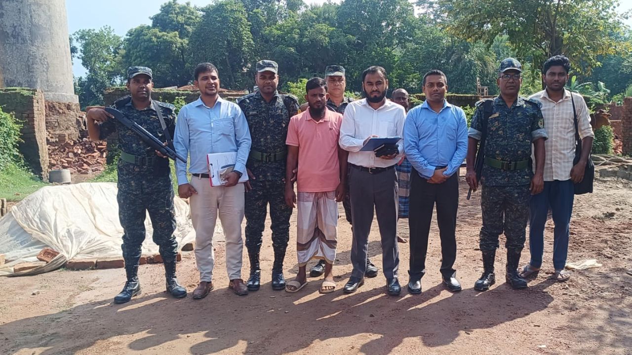 মান্দায় নির্মাণাধীন অবৈধ ইটভাটায় অভিযান, এক লাখ টাকা জরিমানা